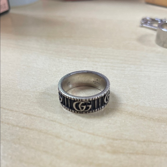 Gucci Black and Silver Band Ring Authentic size 7.5